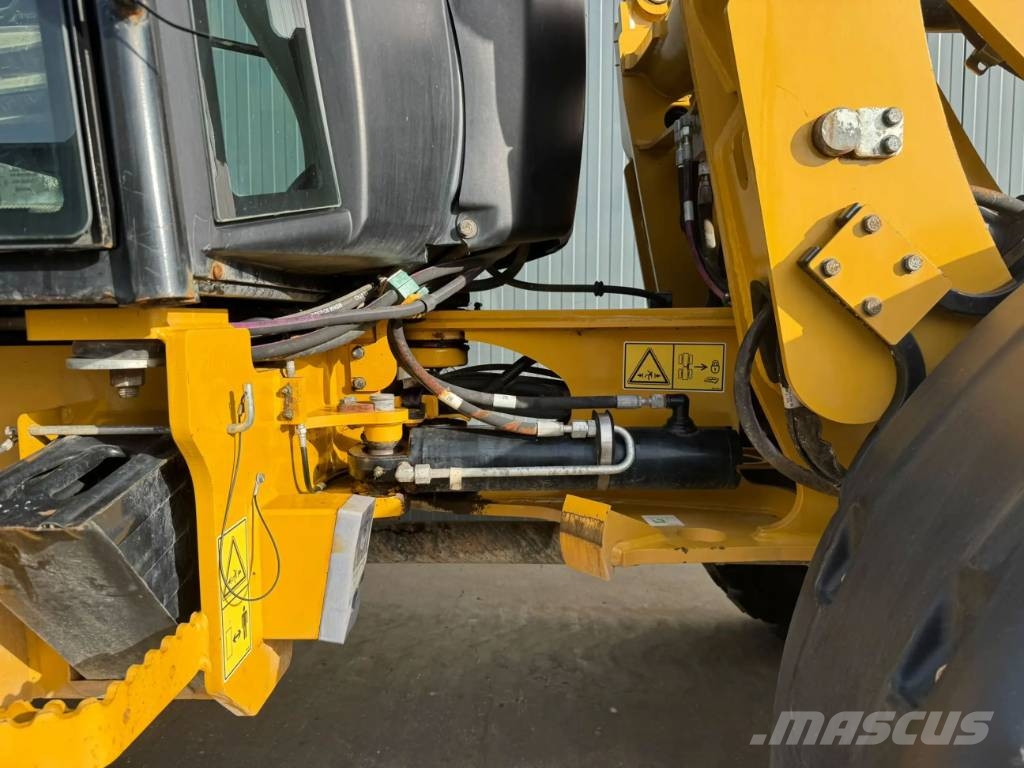 CAT 906M Фронтальные погрузчики