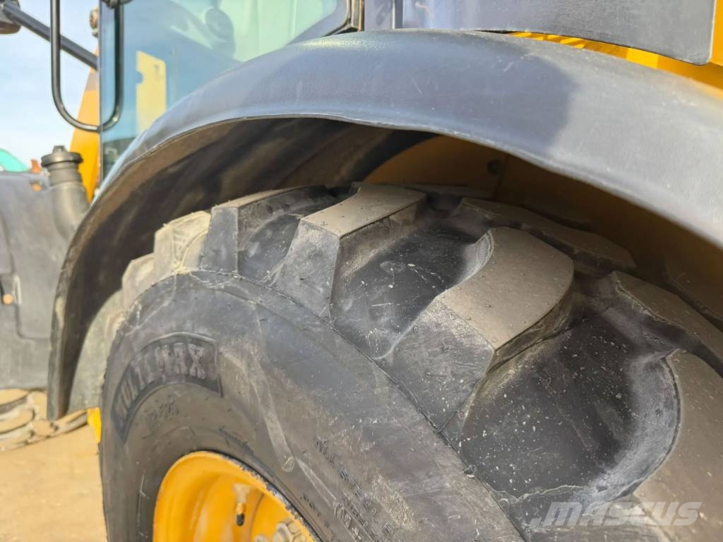 CAT 906M Фронтальные погрузчики
