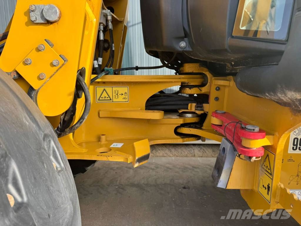 CAT 906M Фронтальные погрузчики
