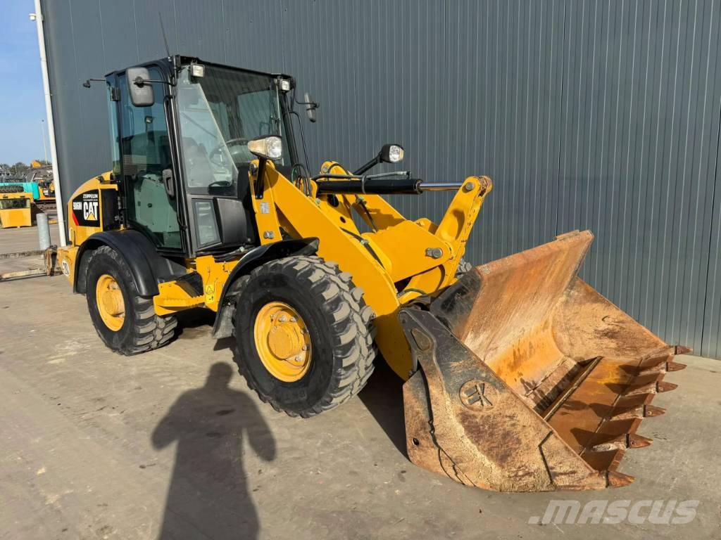 CAT 906M Фронтальные погрузчики