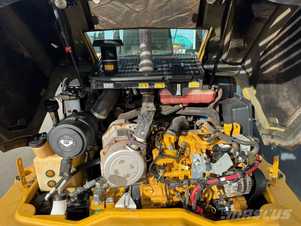 CAT 906M Фронтальные погрузчики