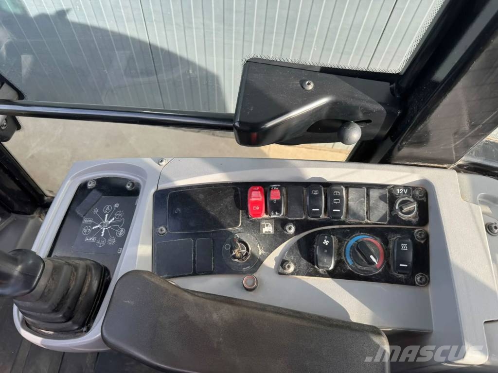 CAT 906M Фронтальные погрузчики