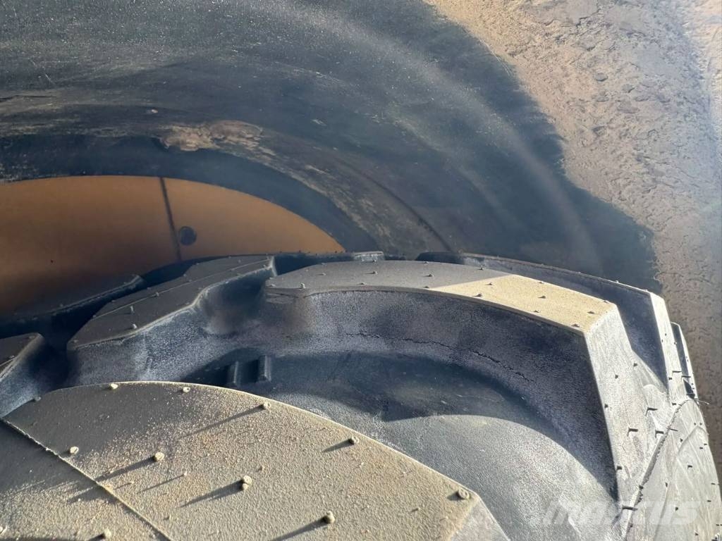 CAT 906M Фронтальные погрузчики
