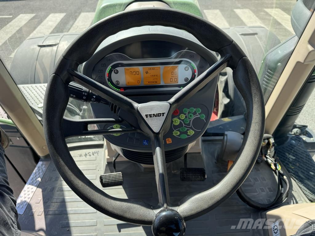 Fendt 720 VARIO PROFI + Tracteur