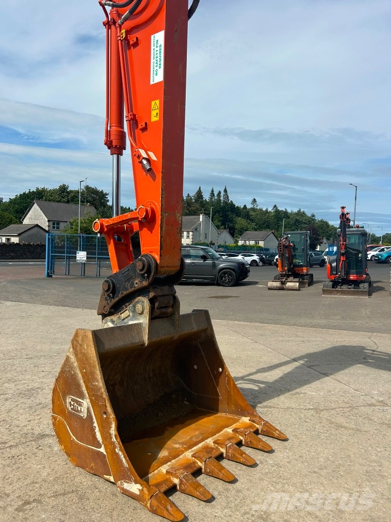 Hitachi ZX210 LC-7 حفارات زحافة