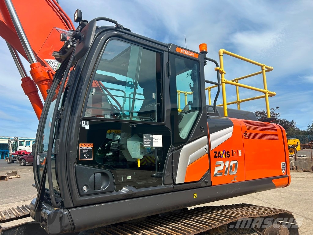 Hitachi ZX210 LC-7 حفارات زحافة