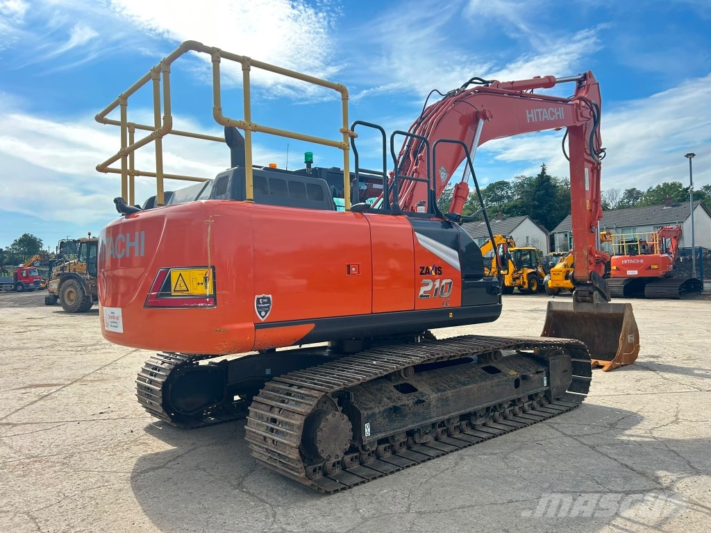 Hitachi ZX210 LC-7 حفارات زحافة