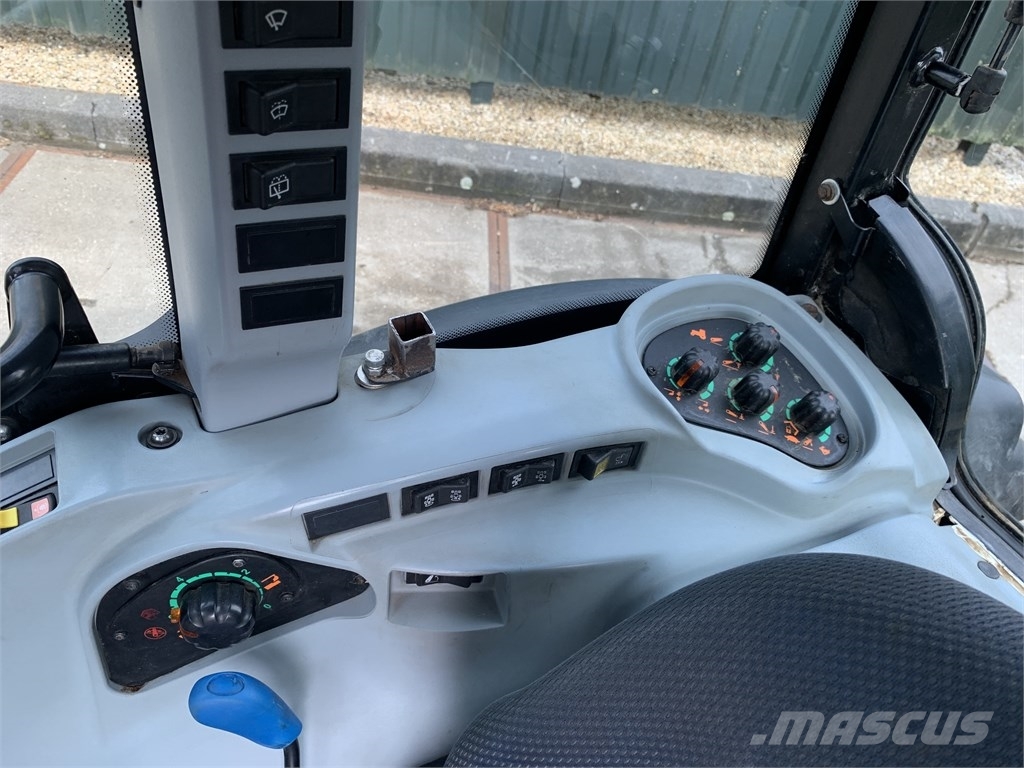 New Holland T 4.100 N 트랙터