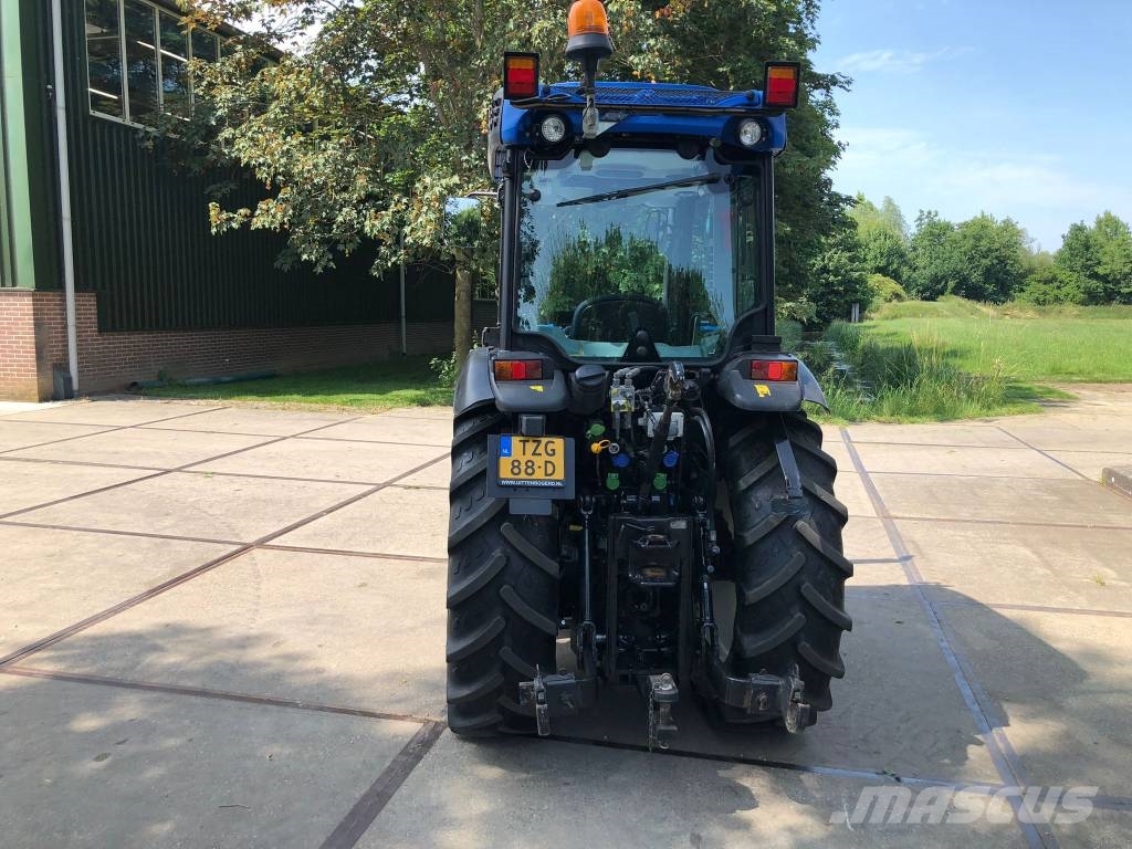 New Holland T 4.100 N 트랙터