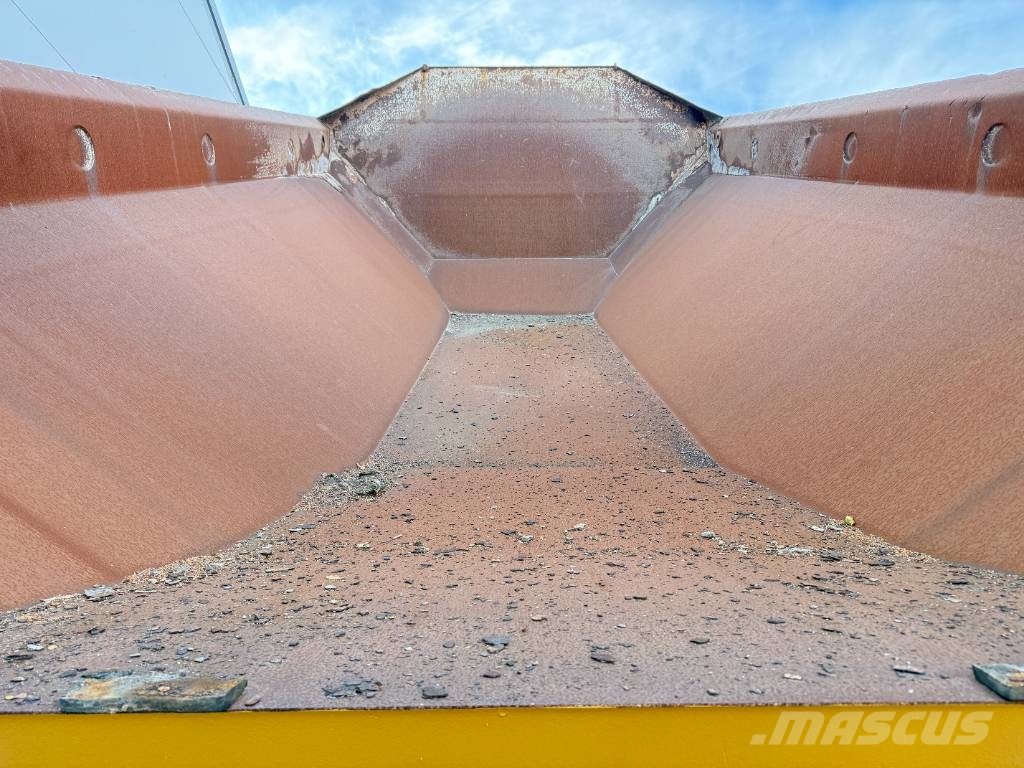 CAT 745C - Dutch Machine / Auto Greasing Knik dumptrucks