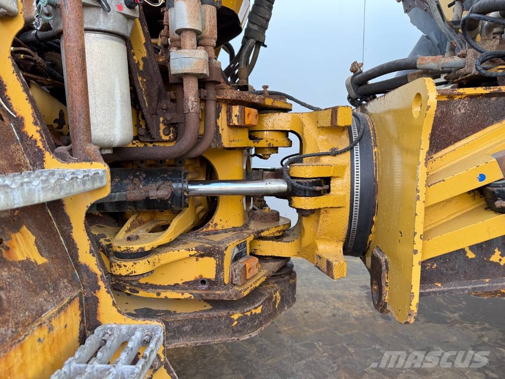 CAT 745C - Dutch Machine / Auto Greasing Knik dumptrucks