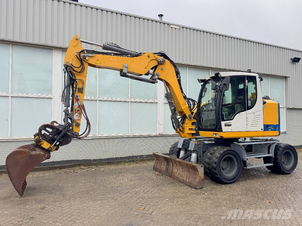 Liebherr A 912 Compact Litronic Rototilt Escavadeiras de rodas
