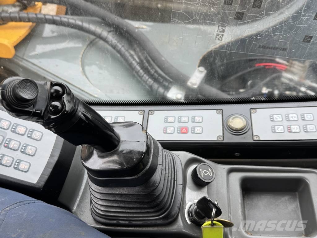 Liebherr A 912 Compact Litronic Rototilt Escavadeiras de rodas