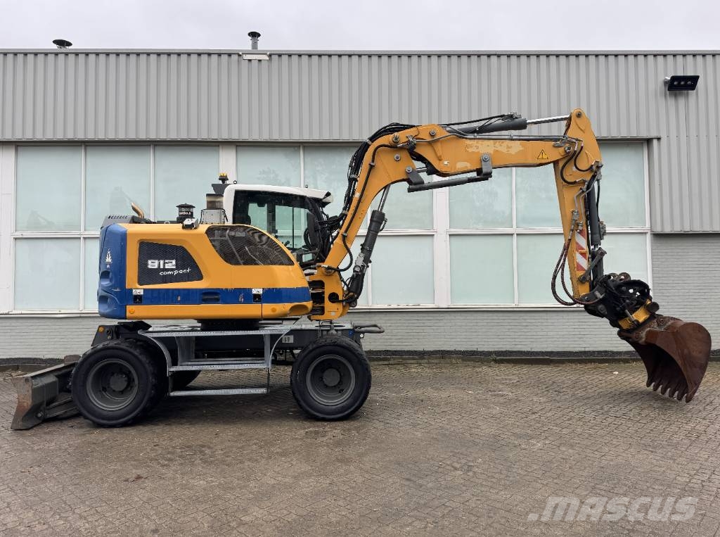Liebherr A 912 Compact Litronic Rototilt Escavadeiras de rodas