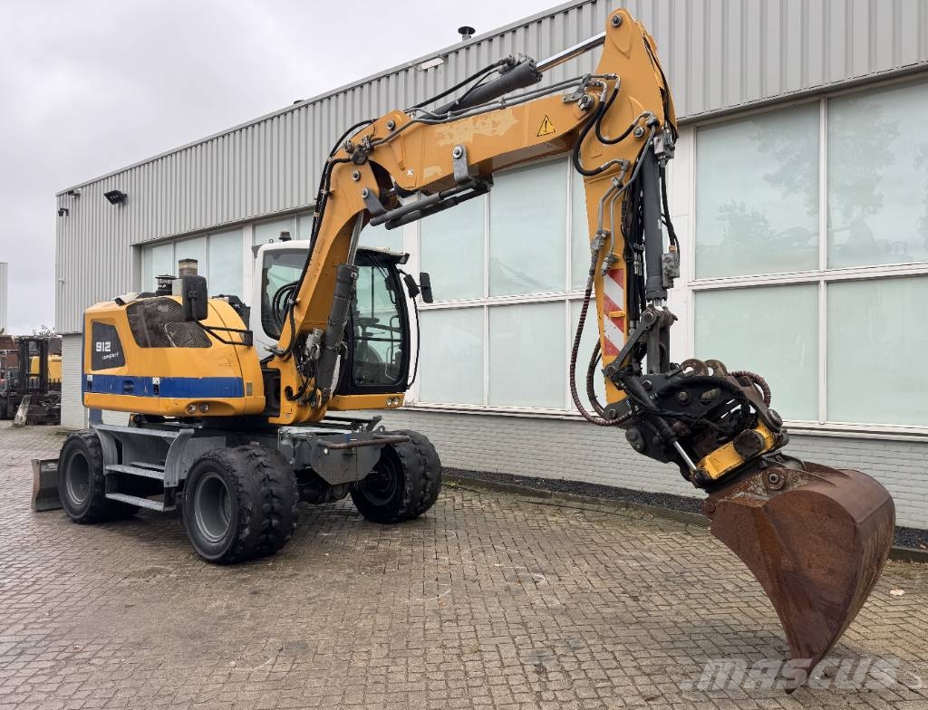 Liebherr A 912 Compact Litronic Rototilt Escavadeiras de rodas