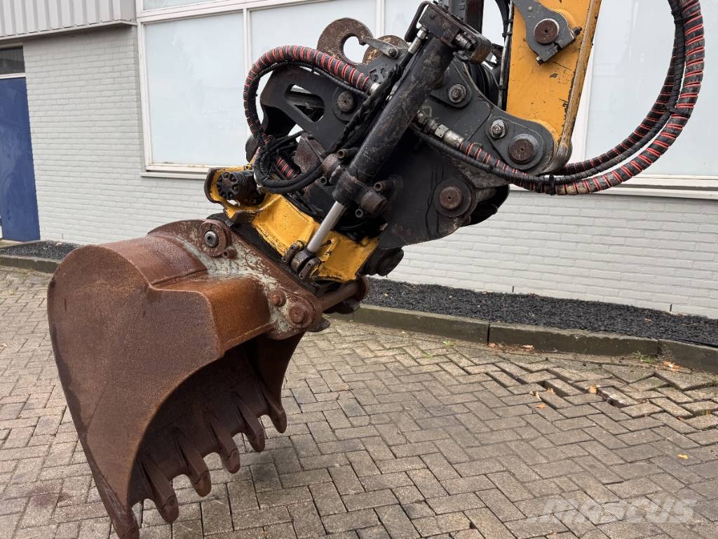 Liebherr A 912 Compact Litronic Rototilt Escavadeiras de rodas