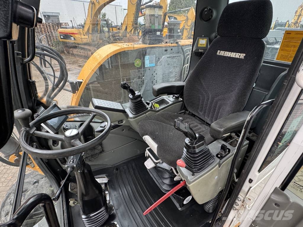 Liebherr A 912 Compact Litronic Rototilt Escavadeiras de rodas