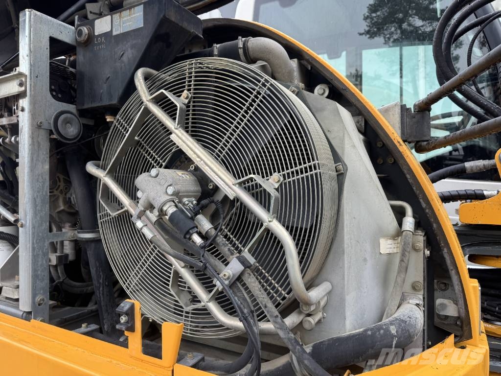 Liebherr A 912 Compact Litronic Rototilt Escavadeiras de rodas