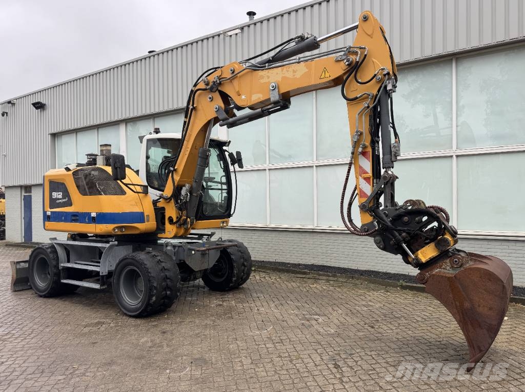 Liebherr A 912 Compact Litronic Rototilt Escavadeiras de rodas