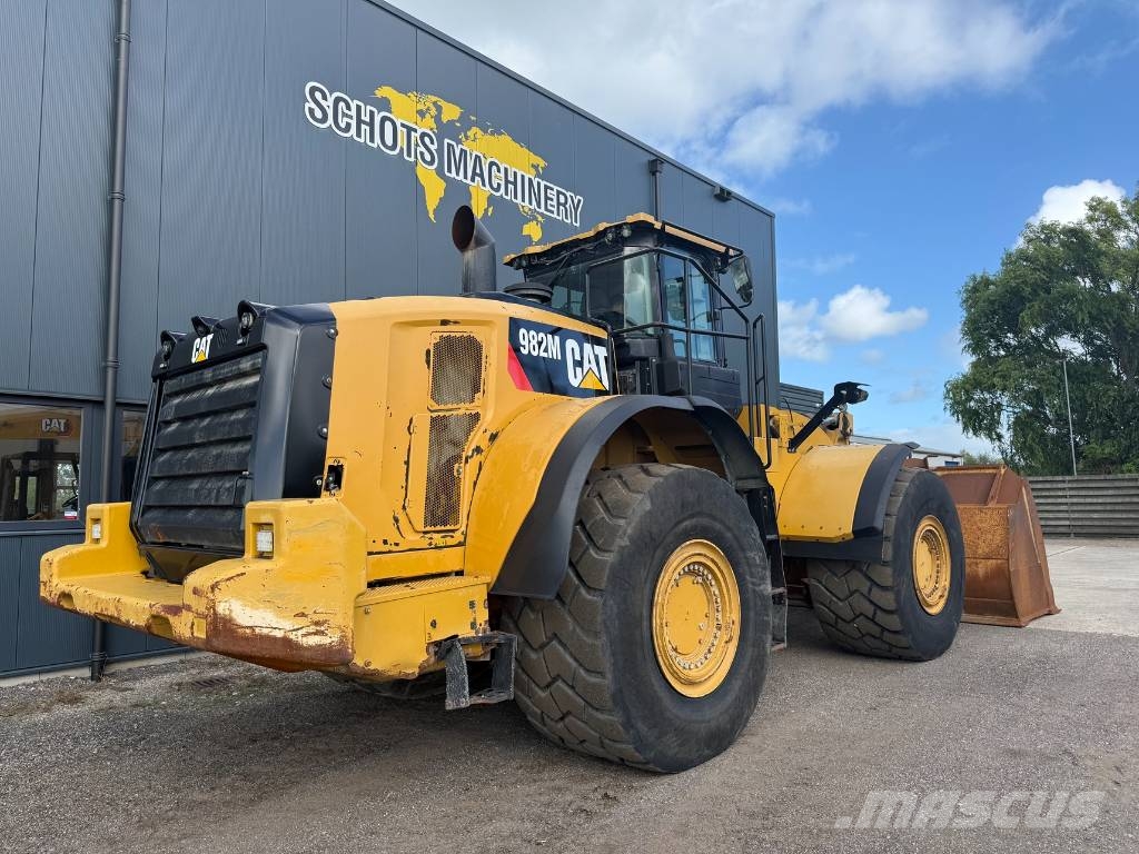CAT 982 M لوادر بعجل