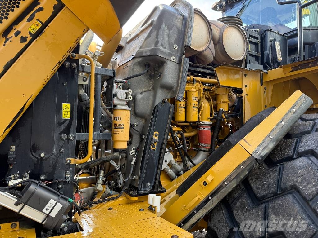 CAT 982 M لوادر بعجل