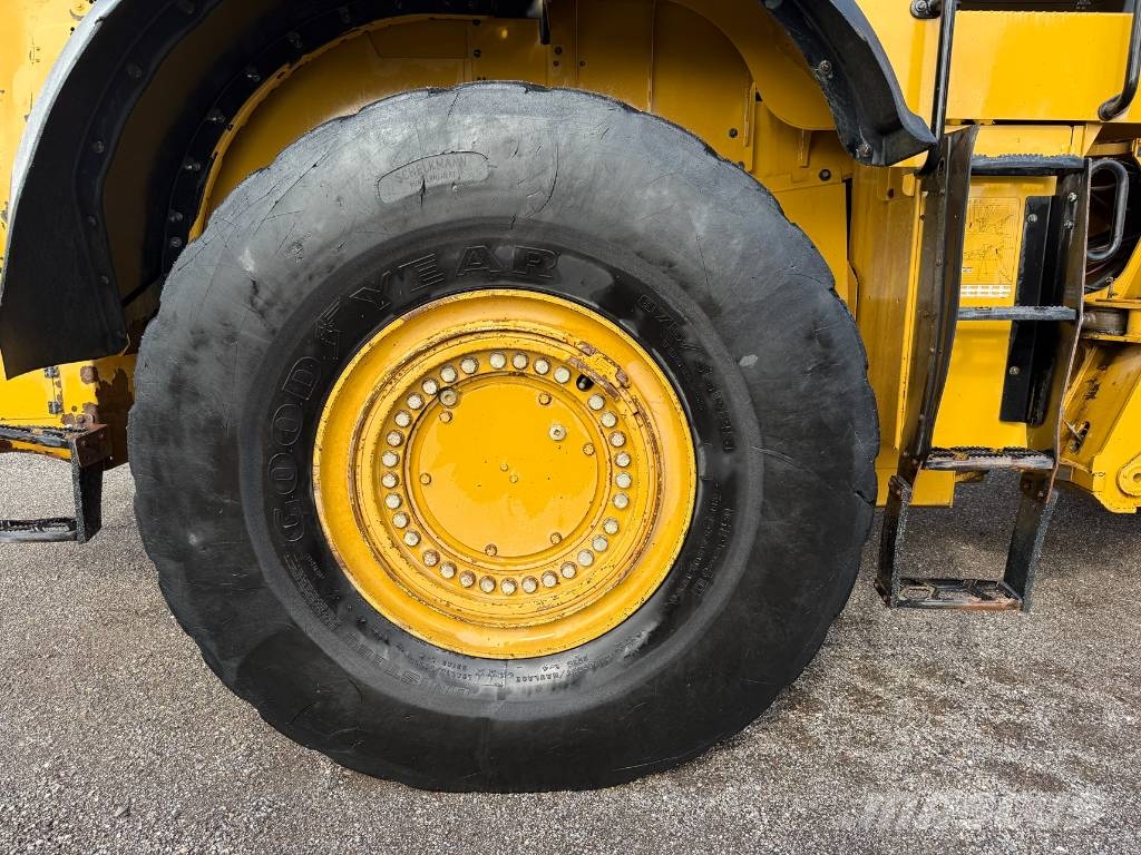 CAT 982 M لوادر بعجل