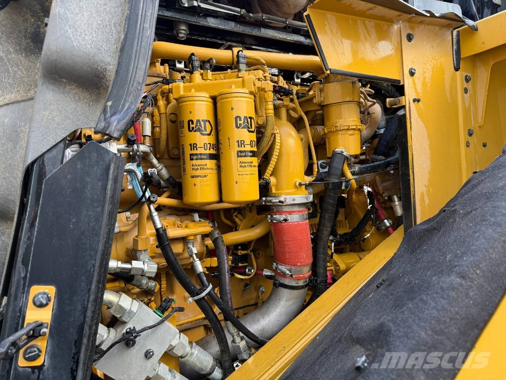 CAT 982 M لوادر بعجل
