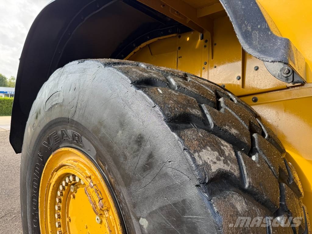 CAT 982 M لوادر بعجل