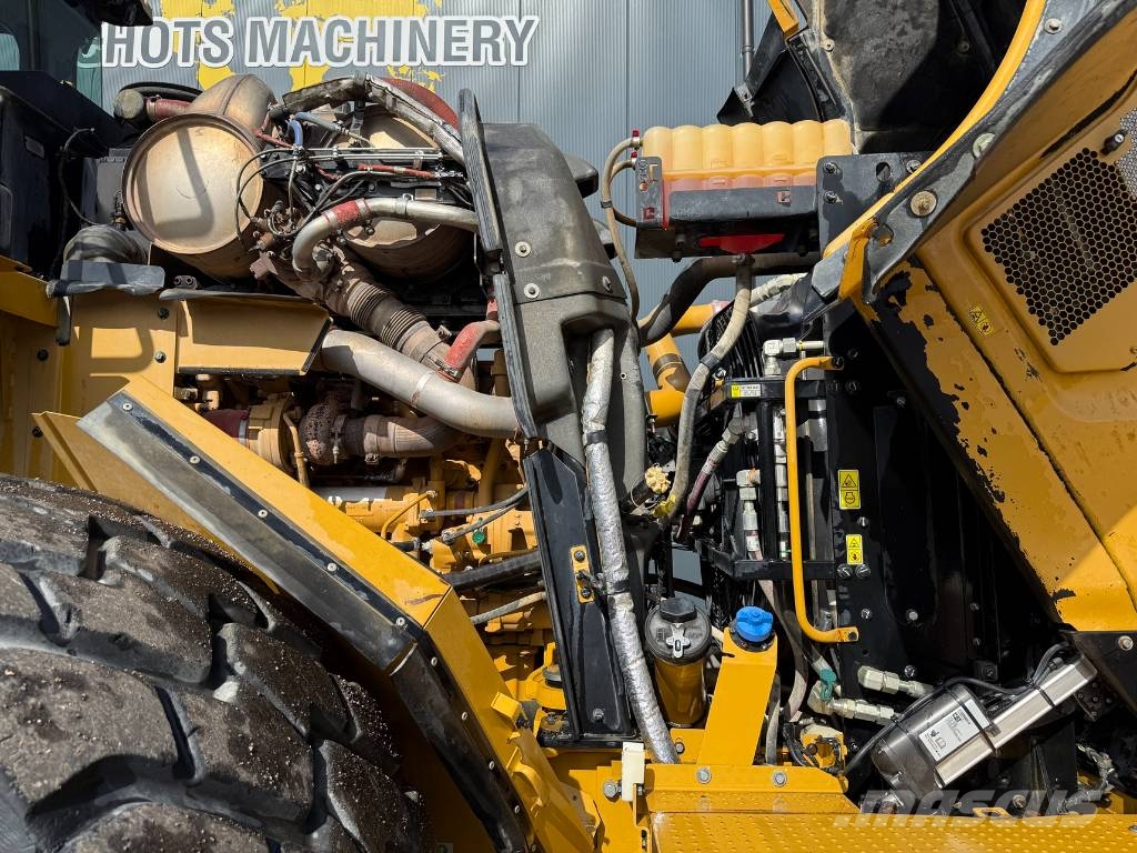 CAT 982 M لوادر بعجل