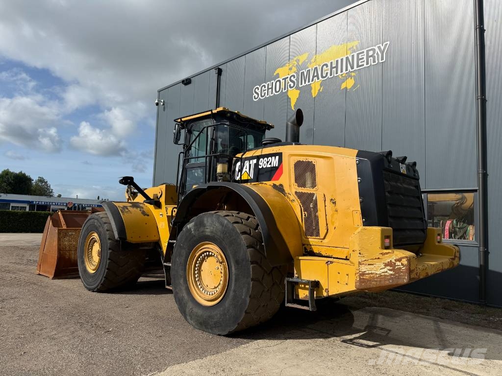 CAT 982 M لوادر بعجل
