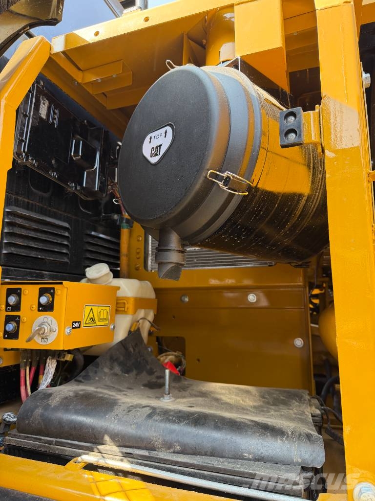 CAT 329D2L   Source factory Bageri gusjeničari