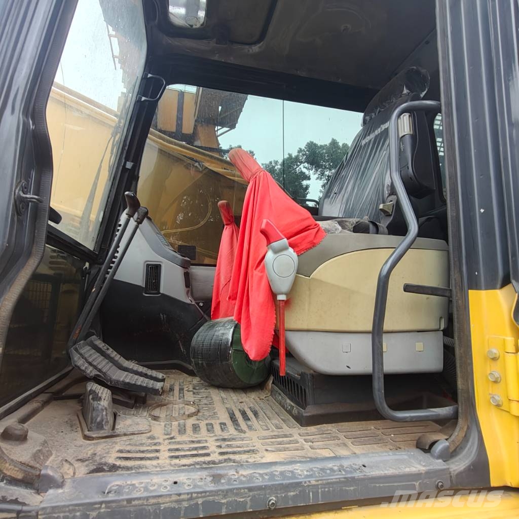 Komatsu PC 360-7 حفارات زحافة
