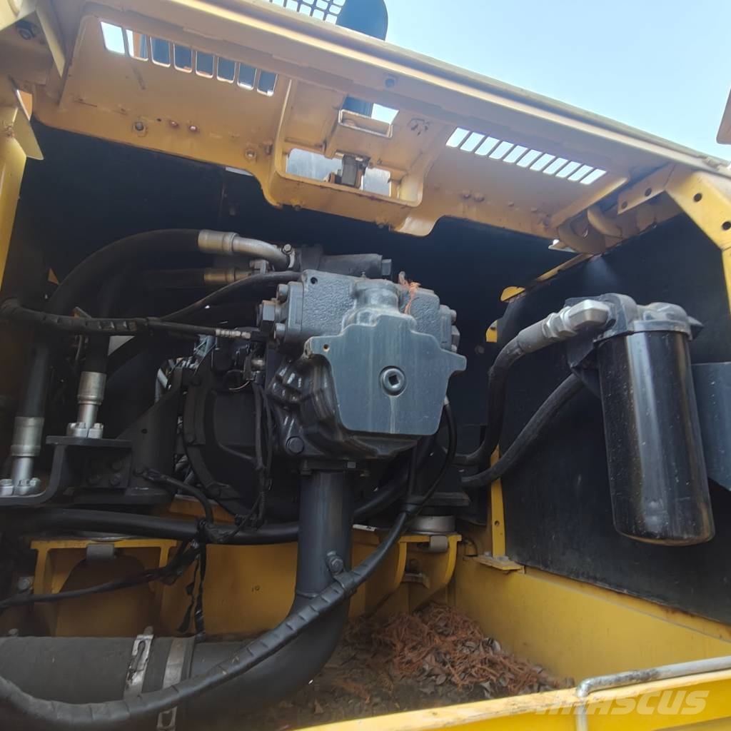 Komatsu PC 360-7 حفارات زحافة