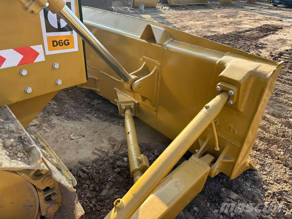 CAT D 6 G Kāpurķēžu buldozeri