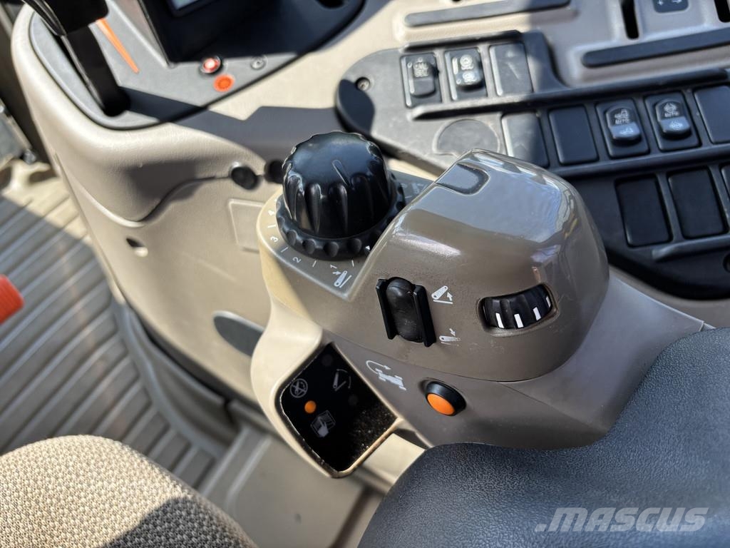 Case IH IH Maxxum 135. Vooras en Cabine vering, 40km eco Traktörler
