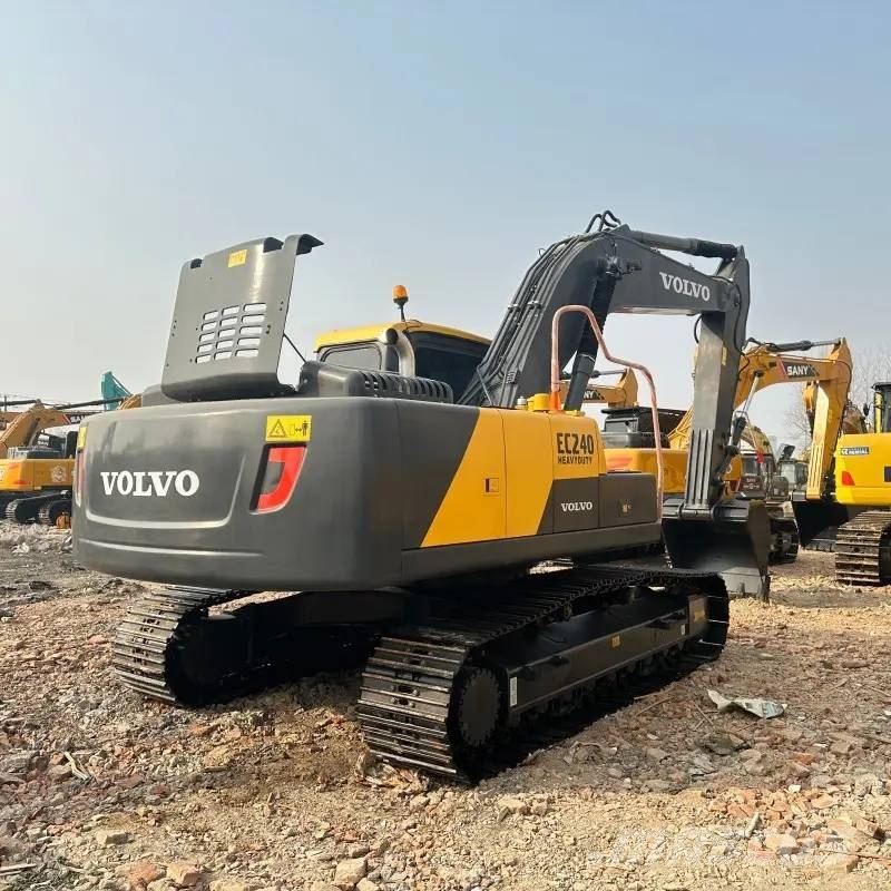Volvo EC 240 Bagri goseničarji