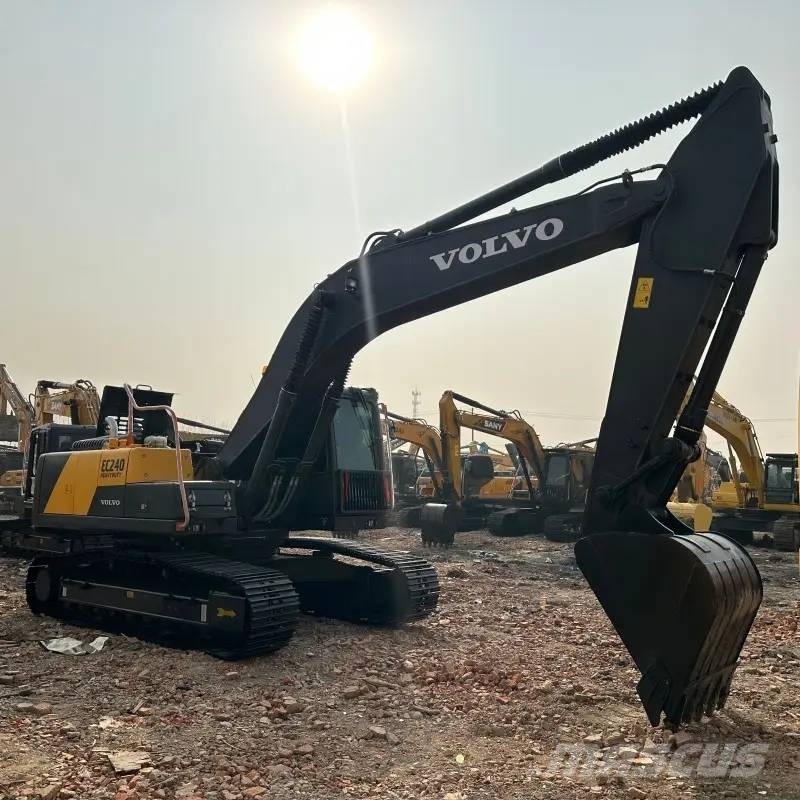 Volvo EC 240 Bagri goseničarji