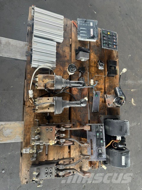 Volvo AKERMAN EW 150 USED CAB PARTS Cabine en interieur