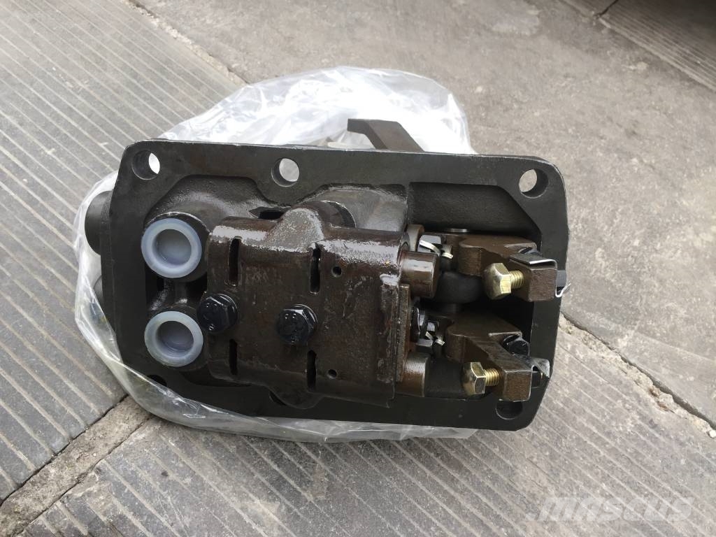 Komatsu D65E-8 steering valve assembly 144-40-00100 Getriebe
