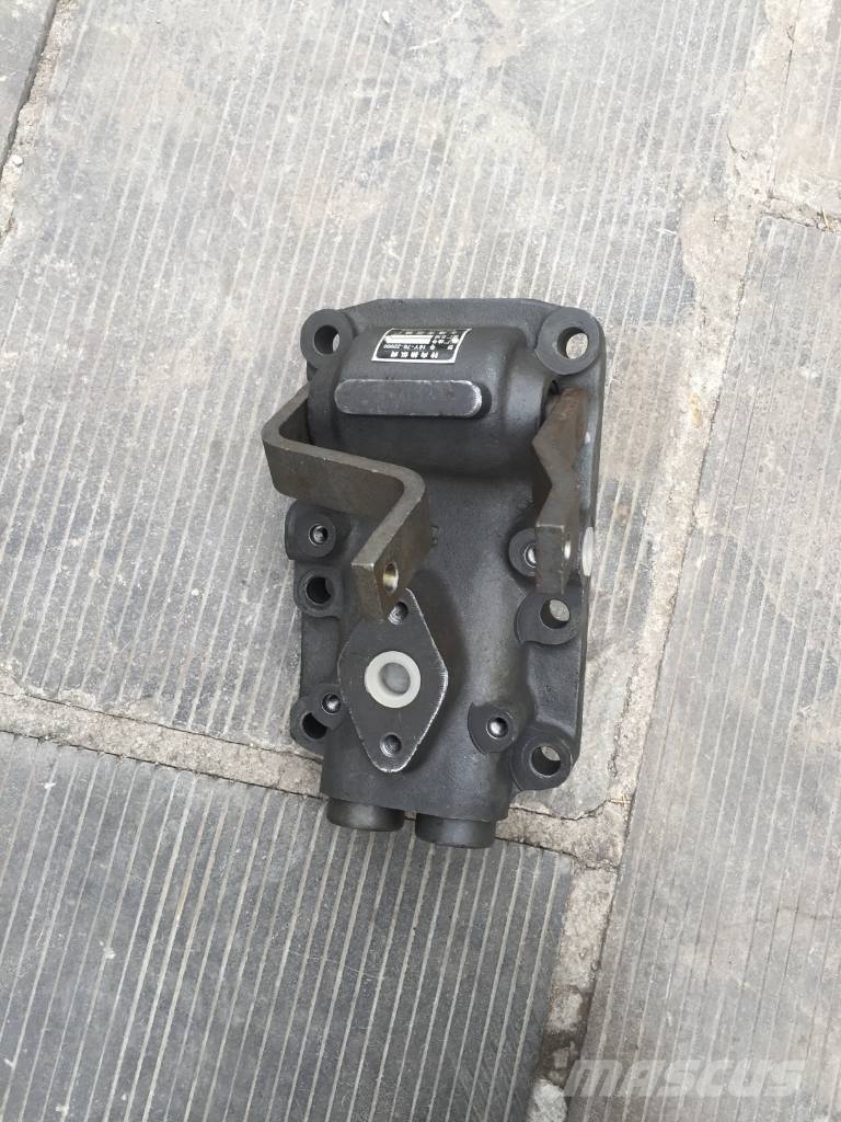 Komatsu D65E-8 steering valve assembly 144-40-00100 Getriebe