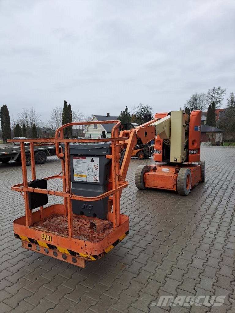 JLG E 300 AJ Strēles pacēlāji
