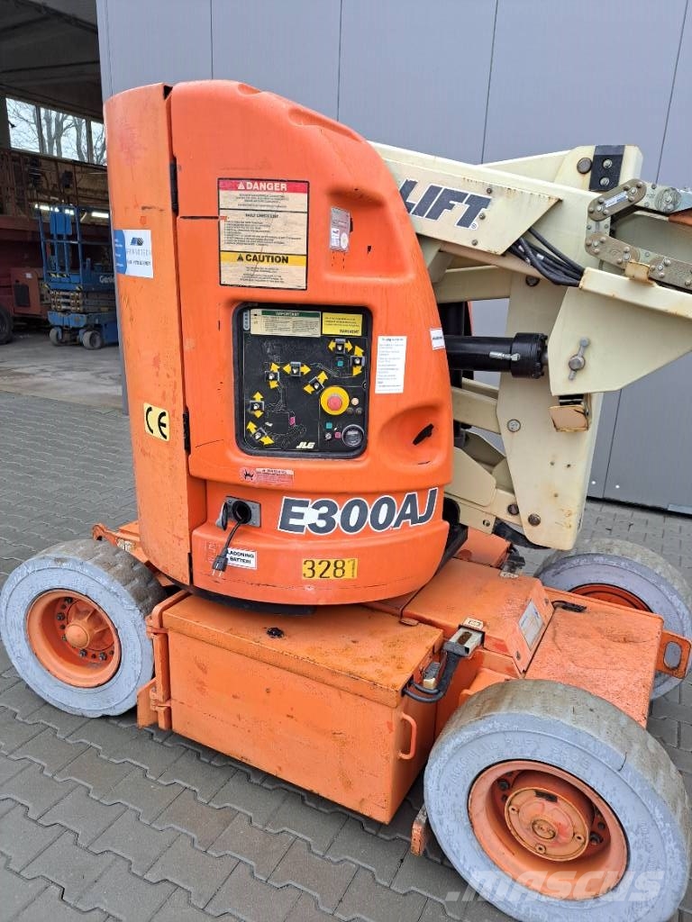 JLG E 300 AJ Strēles pacēlāji