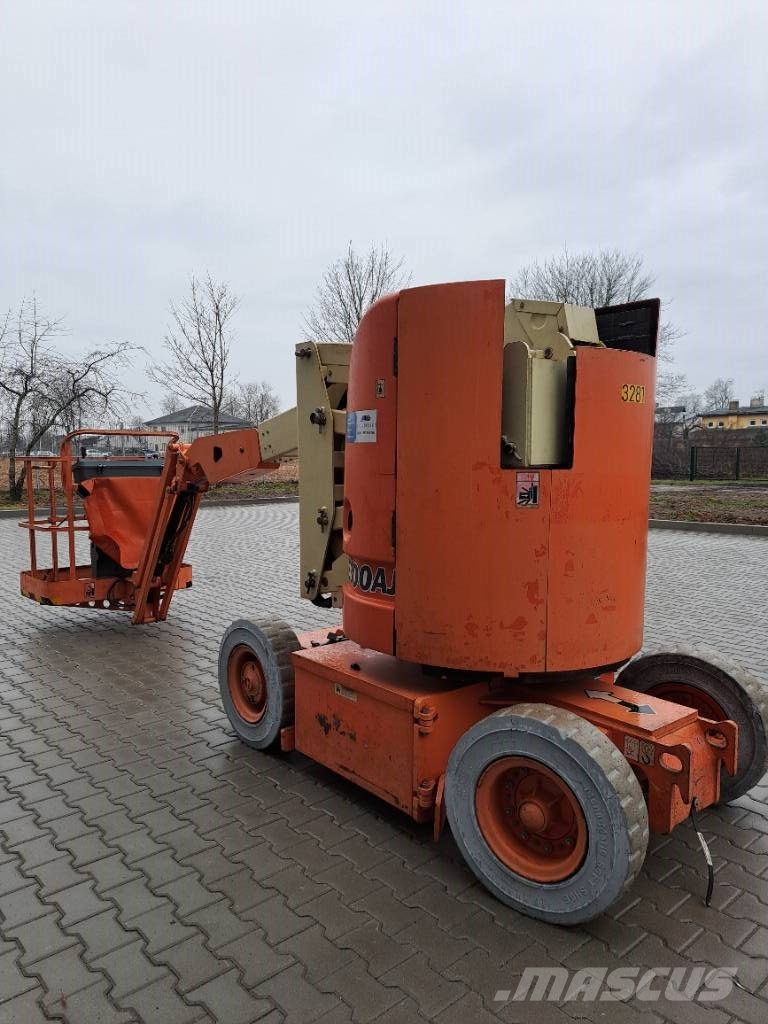 JLG E 300 AJ Strēles pacēlāji