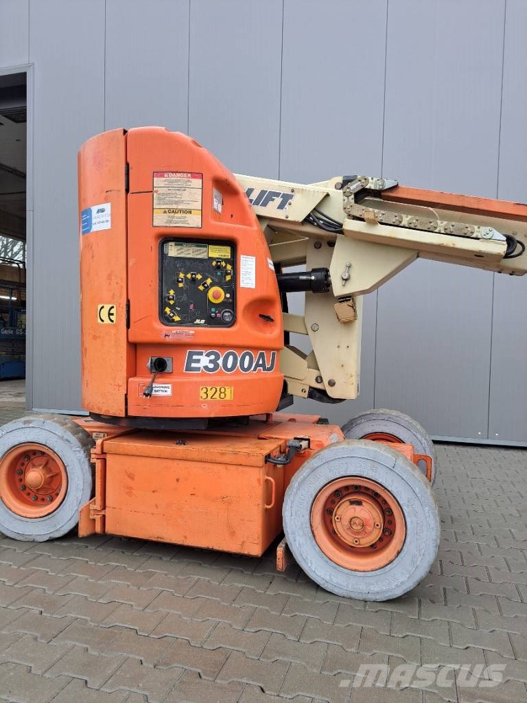 JLG E 300 AJ Strēles pacēlāji