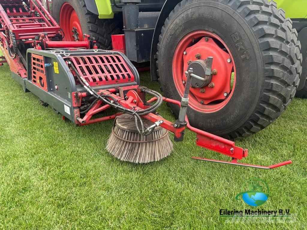  Van Vuuren TurfTick 2300 Claas Arion 410 Traktoren