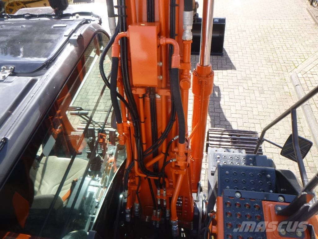 Hitachi ZX 130 LC N-6 履带挖掘机