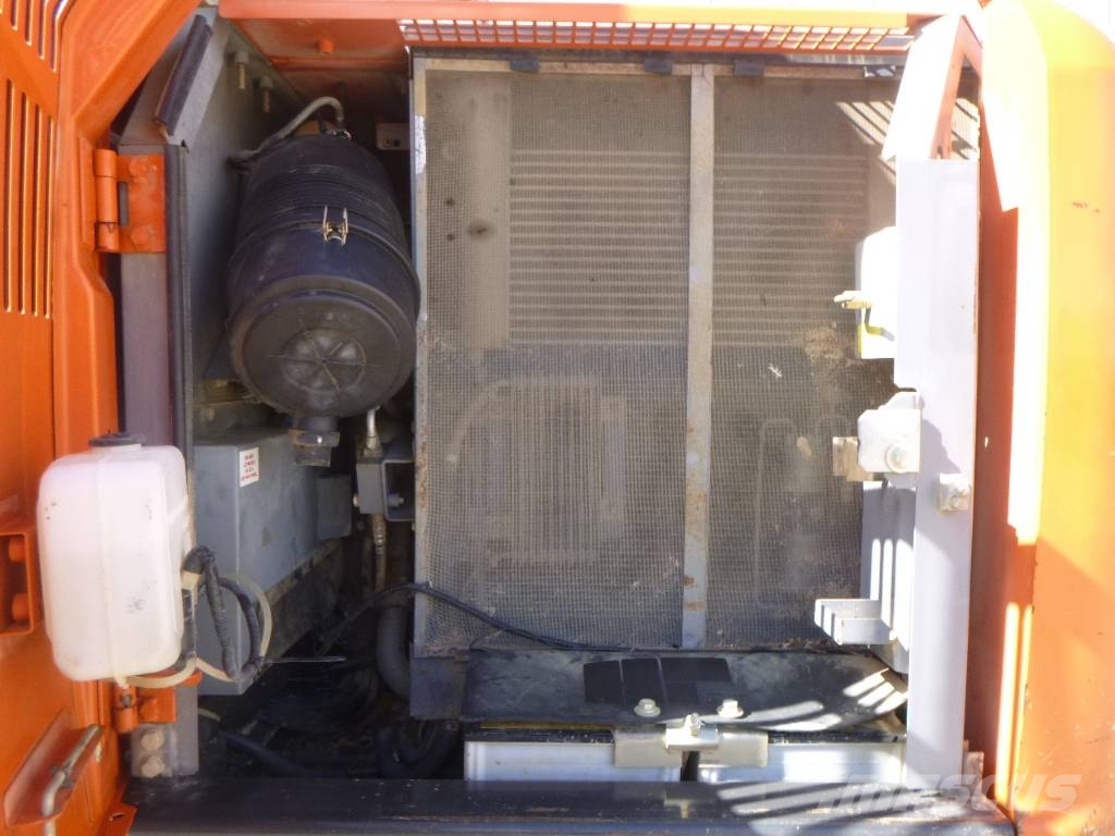 Hitachi ZX 130 LC N-6 履带挖掘机