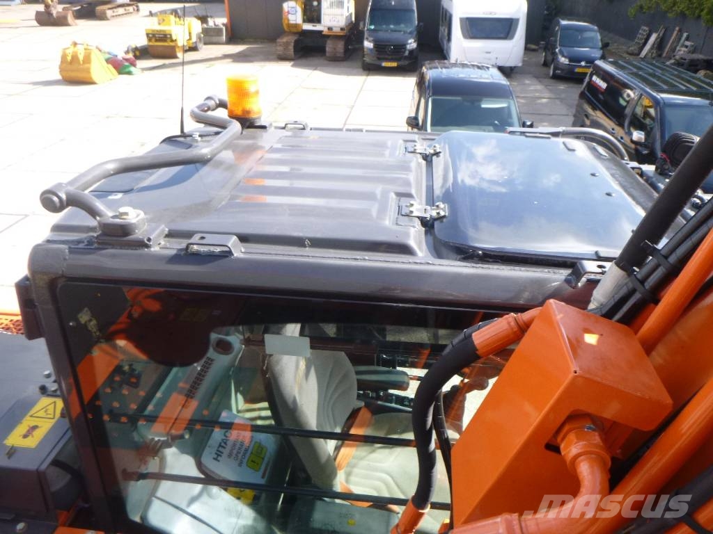 Hitachi ZX 130 LC N-6 履带挖掘机