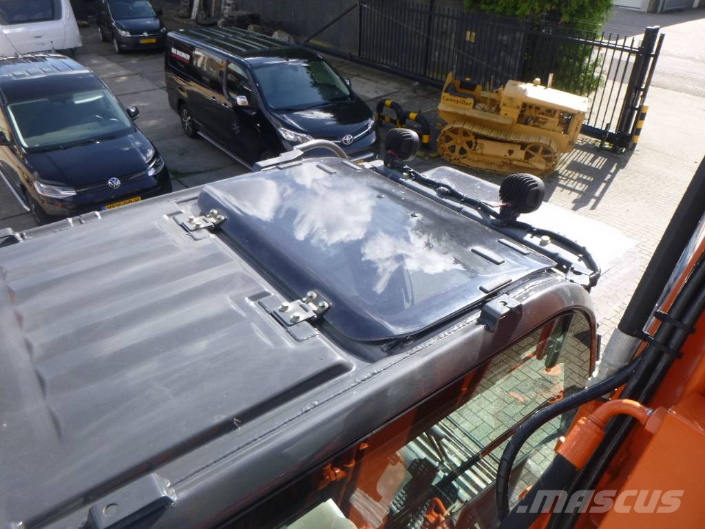 Hitachi ZX 130 LC N-6 履带挖掘机