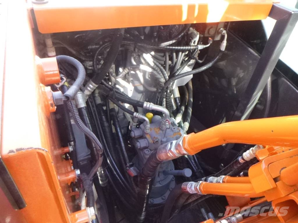 Hitachi ZX 130 LC N-6 履带挖掘机